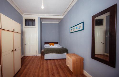 Leith Apartment | Cozy 2 Bedroom Apartment by Leith Water/ Ocean