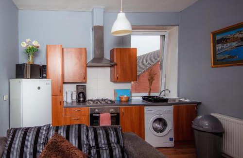 Leith Apartment | Cozy 2 Bedroom Apartment by Leith Water/ Ocean