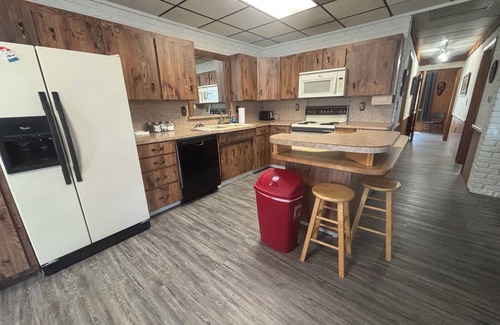 Elkader Apartment | Cozy 2-bedroom apartment in enjoyable Elkader with AC, WiFi, view of downtown