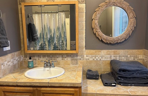 Womens Bay Apartment | Cozy 2-bedroom apartment in charming Kodiak