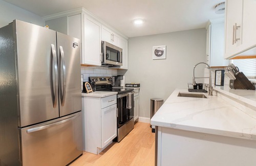 Saugus Apartment | Cozy 2-bedroom apartment near Boston with free Wi-Fi, parking, laundry & dryer