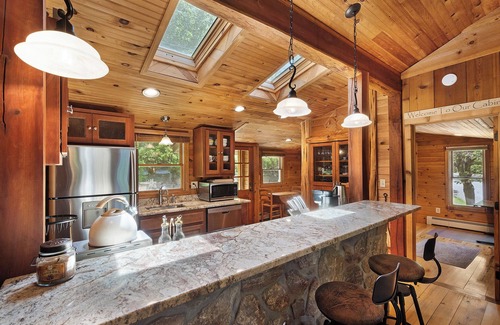 Newton Cabin | Cozy 2-bedroom cabin in Andover with WiFi, W/D AC, Backyard, Front Porch & Grill