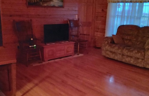 Sweetwater Cabin | Cozy 2-bedroom cabin in welcoming Sweetwater on 48 acre horse farm.