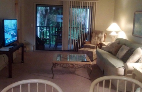 Pinellas Point Condo | Cozy 2-bedroom condo in enjoyable St. Petersburg with AC, fitness room
