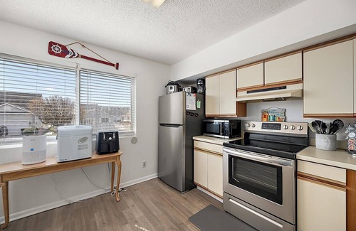 Edgewater Acres Condo | Cozy 2 Bedroom Condo at Harbor Lights