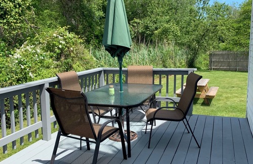 Narragansett Cottage | Cozy 2-bedroom Cottage, 5 Minute Walk to Scarborough Beach South!