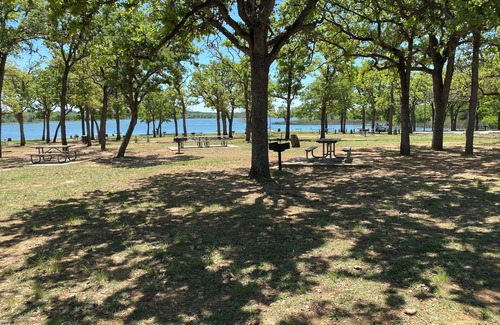 Camp Swift House | Cozy 2-bedroom mobile home with AC and WiFi in wonderful Bastrop.