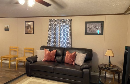 Camp Swift House | Cozy 2-bedroom mobile home with AC and WiFi in wonderful Bastrop.