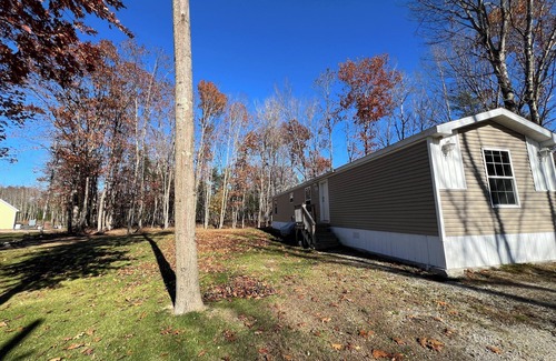 Turner House | Cozy 2-bedroom mobile home in peaceful Turner with WiFi