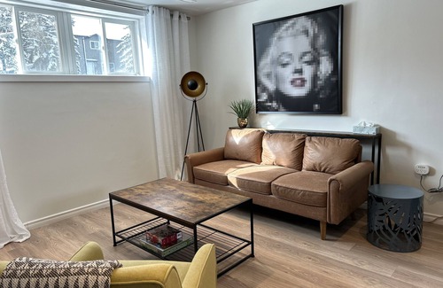 Cedarbrae House | Cozy 2 bedroom Suite Close to Spruce Meadows