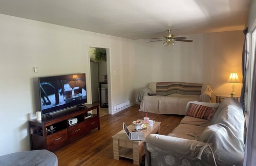 Berkeley Springs Apartment | Cozy 2-bedroom apartment in charming Berkeley Springs with AC, WiFi