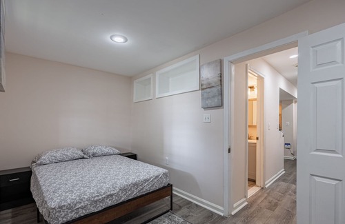 Brightwood Park Condo | Cozy 2 BR Near Public Transportation and Downtown