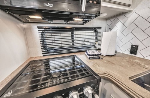 Pine Grove Apartment | Cozy 2-Guest RV on Nature Farm