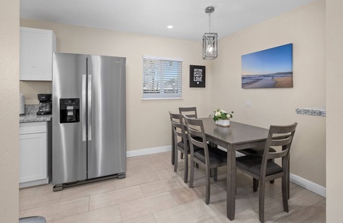 Raisin House | Cozy 2B/1Bth w Great Access to Airport