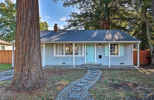 West Sacramento House | Cozy 2BD 1B bungalow + King Bed near Sutter Park