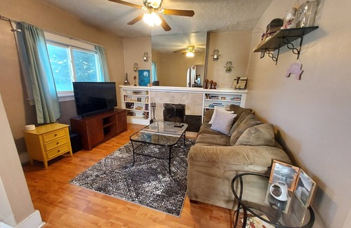 Liberty Wells Cottage | Cozy, 2bed/1bath Sugar House Cottage Close to Everything!