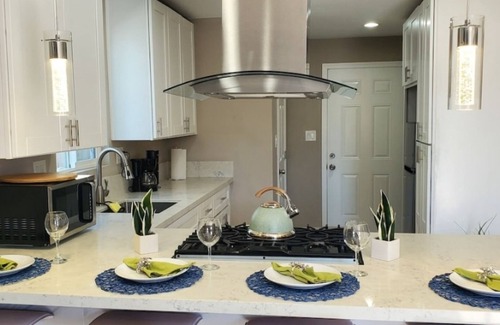 Lincoln Acres House | Cozy 2Bedroom 1.5bath near I-805 and 5