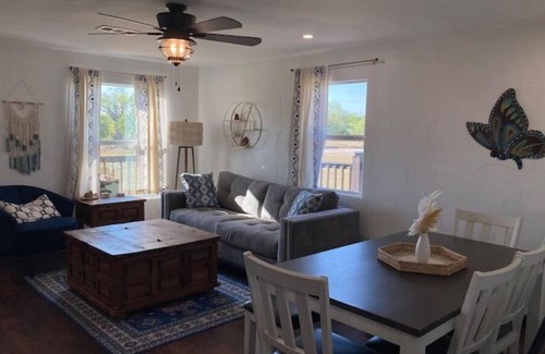 Del Valle House | Cozy 2br-1ba 10min from Airport