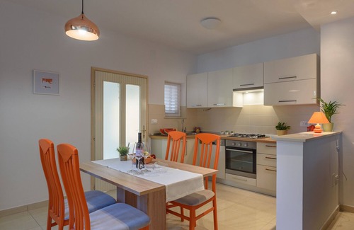 Valdebek Apartment | Cozy 2BR/2BA Apartment with Parking, Perfect for 4 Guests, No Pets Allowed