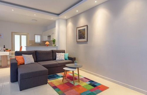 Valdebek Apartment | Cozy 2BR/2BA Apartment with Parking, Perfect for 4 Guests, No Pets Allowed