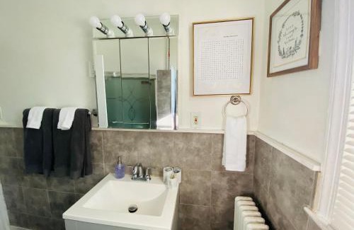 Bloomingdale Apartment | Cozy 2BR Family Stay at Washington DC with Free Parking