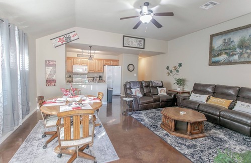 Lawton House | Cozy 2BR Home near Fort Still and Hospitals