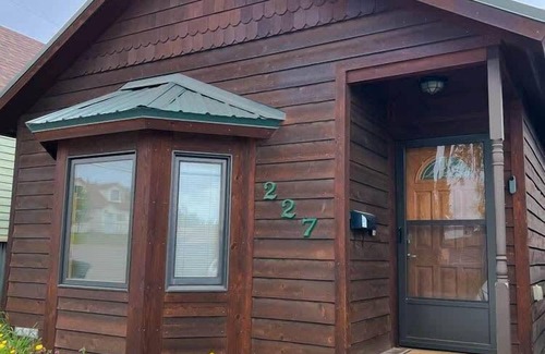 Leadville House | Cozy 2BR -Hot Tub -Close to 14ers & Skiing - Views