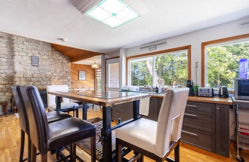 Plantagenet House | Cozy 2BR + Loft | Game Room & River Nearby