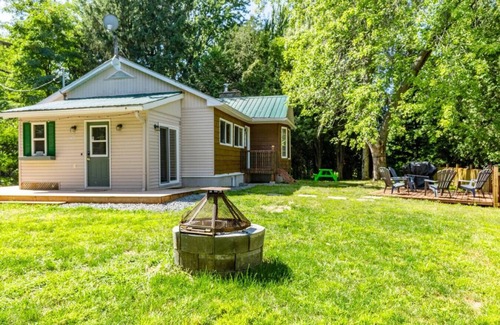 Plantagenet House | Cozy 2BR + Loft | Game Room & River Nearby