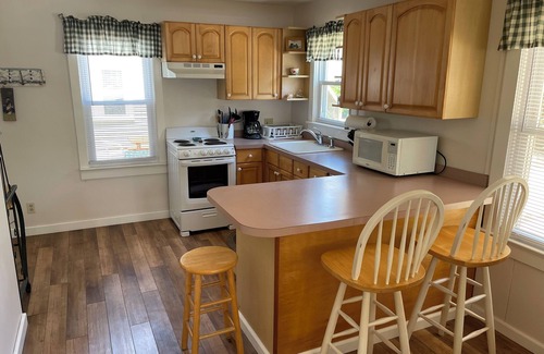 Surf City House | Cozy 3 Bedroom 1 bath, Just Steps from the Beach