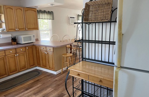 Surf City House | Cozy 3 Bedroom 1 bath, Just Steps from the Beach