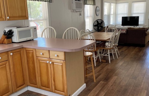 Surf City House | Cozy 3 Bedroom 1 bath, Just Steps from the Beach
