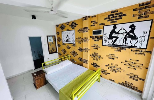 Maharagama Apartment | Cozy 3-bedroom apartment in welcoming Nugegoda with WiFi, AC