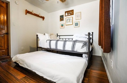 Rimrock Cabin | Cozy 3 Bedroom Cabin, Epic Views!