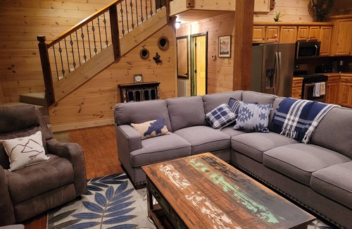Glenwood Cabin | Cozy 3-bedroom Cabin in the Woods - No Cleaning Fee