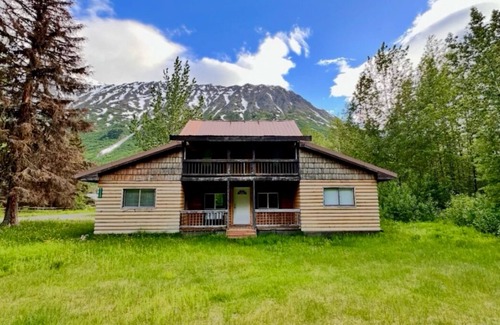 Moose Pass Cabin | Cozy 3-bedroom cabin in welcoming Moose Pass, Alaska.