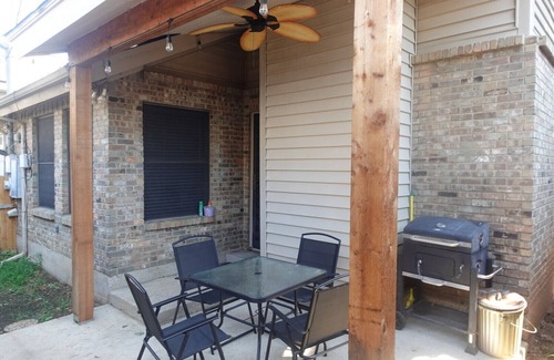 West Arlington House | Cozy 3-BR T/H near A&t Stadium/Globe Life Field