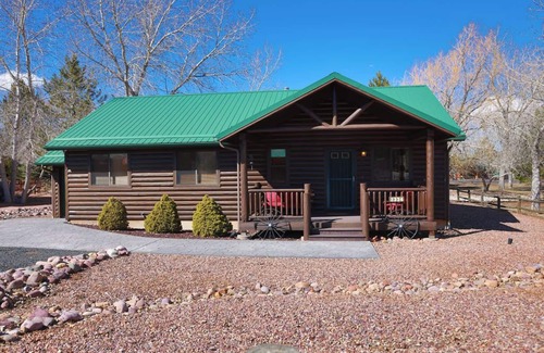 Heber Cabin | Cozy 3B/2B Cabin @ Bison Ranch