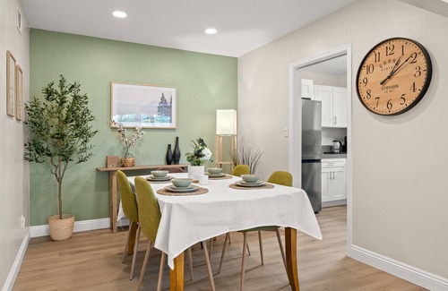 Ontario House | Cozy 3B/2B Near Ontario Airport and Toyota Arena