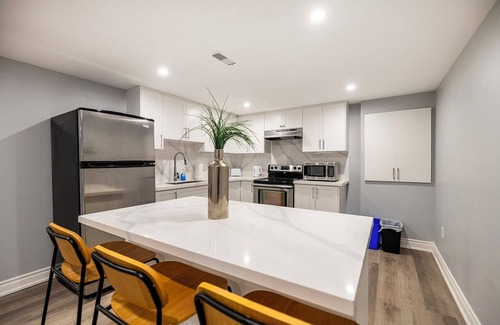 Lakeview House | Cozy 3BR Basement w/2 Baths
