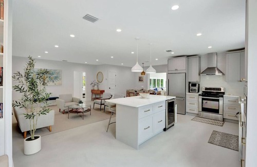 Biscayne Park House | Cozy 3BR Biscayne Park Retreat w/Hot Tub and BBQ