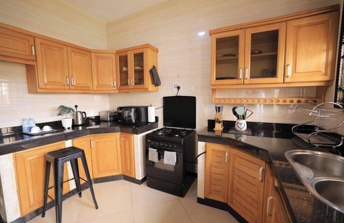 Bukoto Condo | Cozy 3BR, Fast WiFi, Near Metroplex Mall, Parking