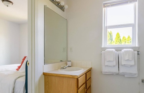 Hillsboro House | Cozy 3BR home in Hillsboro