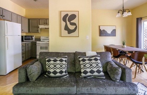 Hillsboro House | Cozy 3BR home in Hillsboro