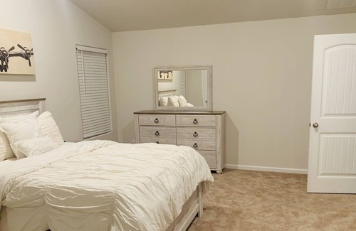 Greensboro House | Cozy 3BR House 15mins to A&T, UNCG, Cone Hospital