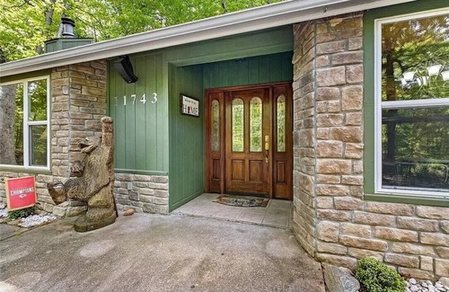 Lost Bridge Village House | Cozy 4-bedroom house at beautiful Beaver Lake with fire pit and nice patio!