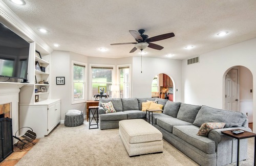 Hickory House | Cozy 4-bedroom house in awesome Hickory with AC, WiFi