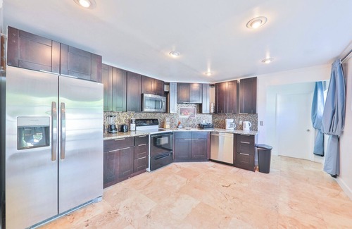 Highland Garden House | Cozy 4-bedroom house in enjoyable Hollywood with AC, WiFi