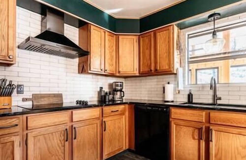 Buena Vista Cabin | Cozy 4BR Cabin w/Private Sauna & Near Hot Springs