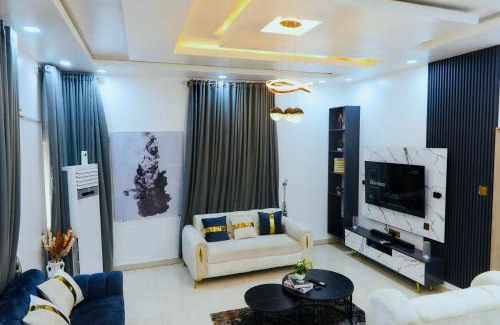 Port Harcourt Apartment | COZY 4BR Duplex Apartment with Starlink WIFI, PS5, and 4mins to GRA